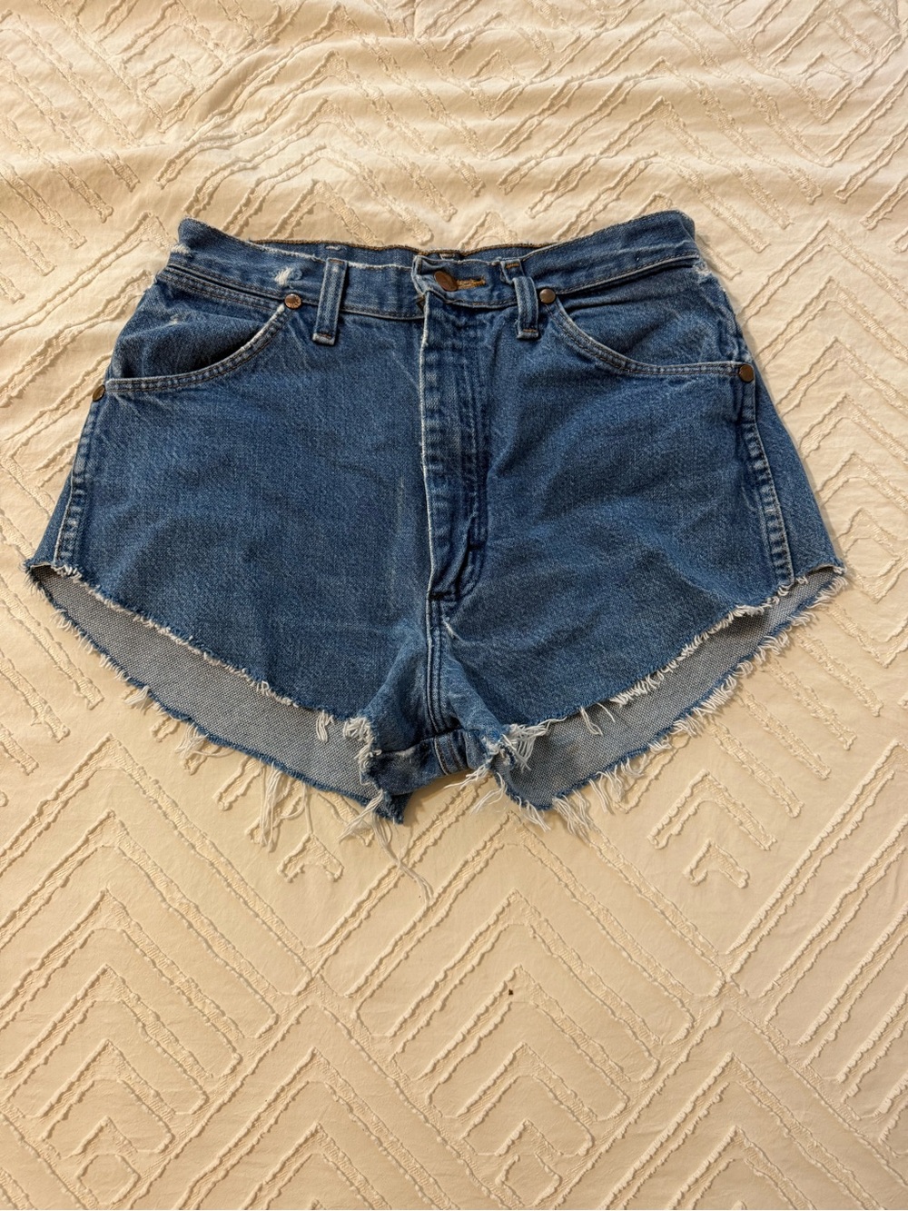 Vintage Wrangler Classic High-Rise Denim Cutoff Shorts - size 26